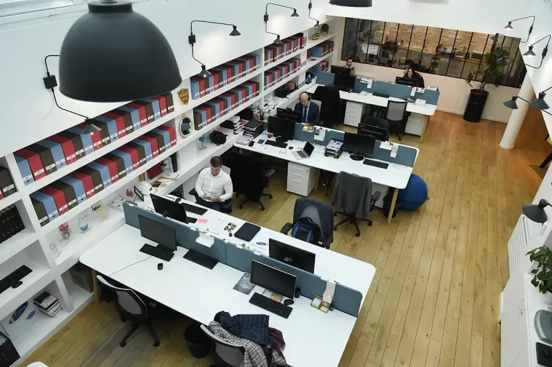 // Offre d’emploi à Paris 12